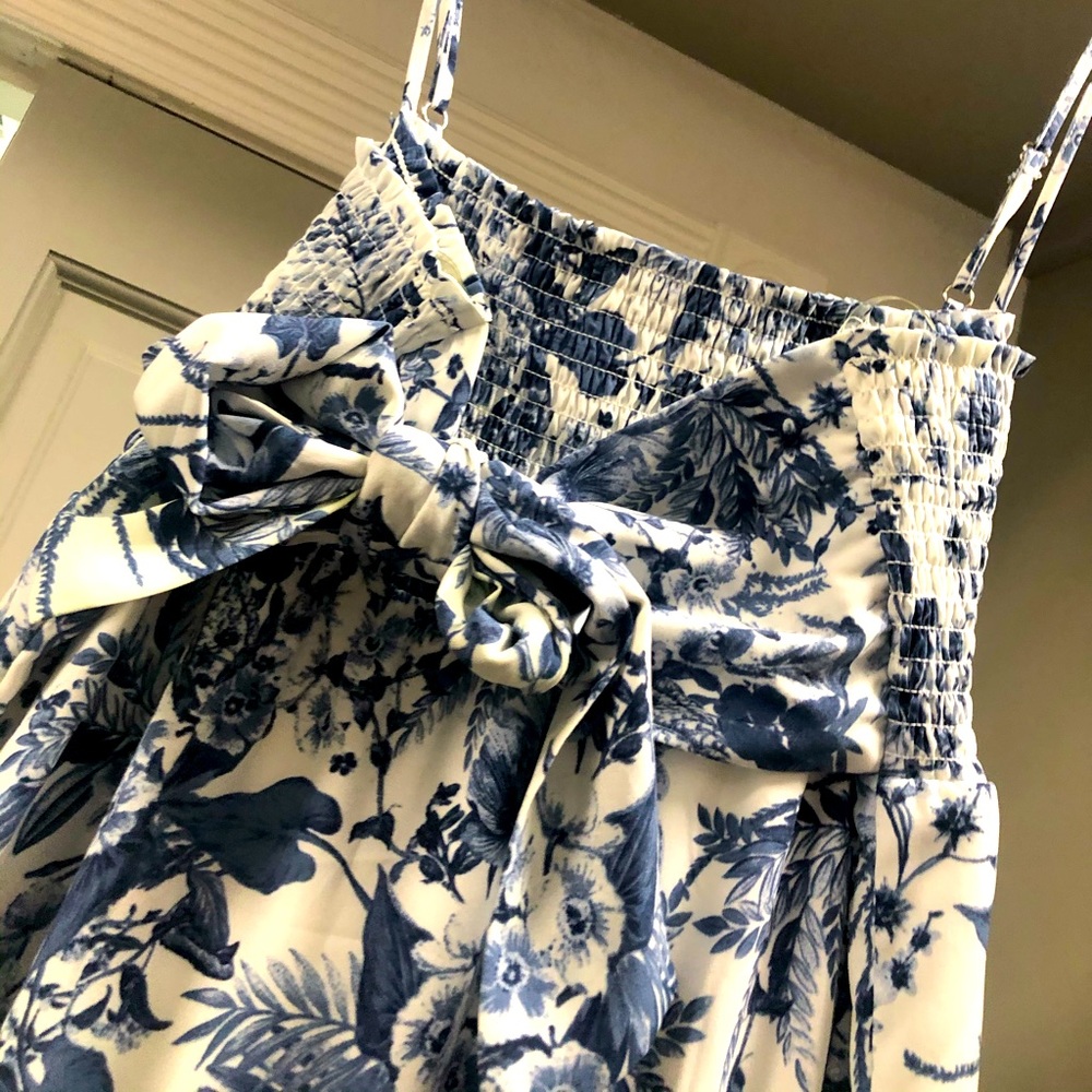 Beautiful flowing maxi dress!